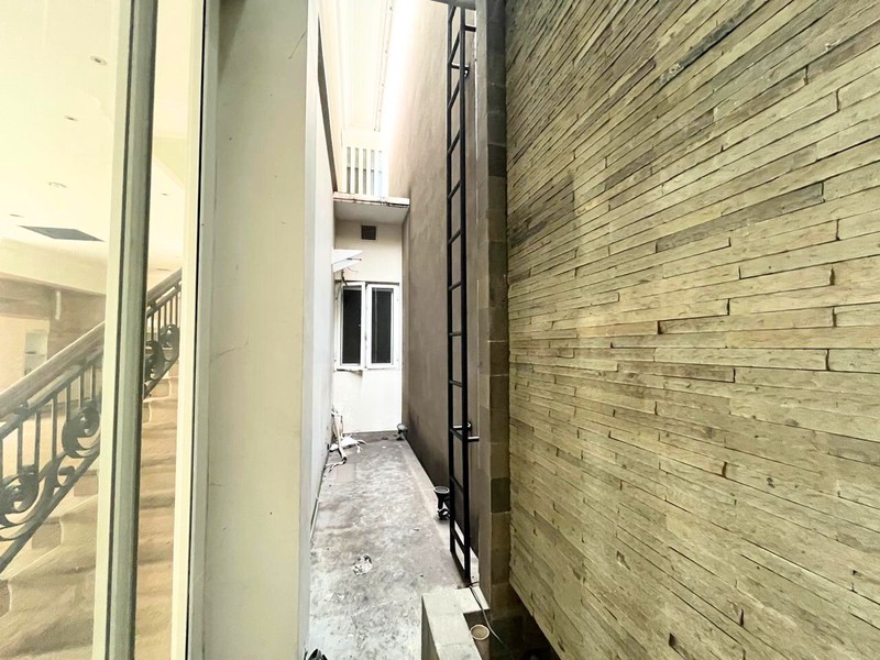 Rumah Klasik dan Strategis di Patal Senayan Dalam Cluster