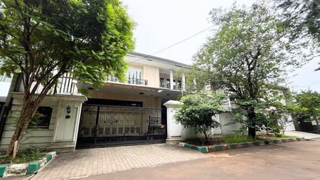 Rumah Klasik dan Strategis di Patal Senayan Dalam Cluster