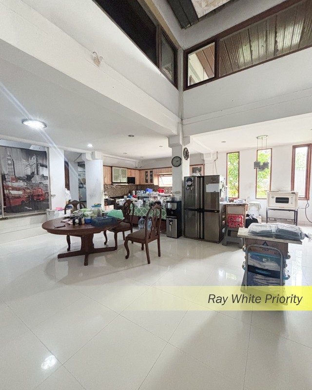 RUMAH HITUNG TANAH BONUS BANGUNAN 3 LANTAI COCOK UNTUK USAHA & KOS KOSAN DI VETERAN, JAKARTA SELATAN