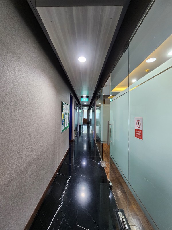 Dijual Cepat! Office Space Fully Furnished di Office 88 @ Kota Kasablanka - Lokasi Strategis, Siap Pakai!