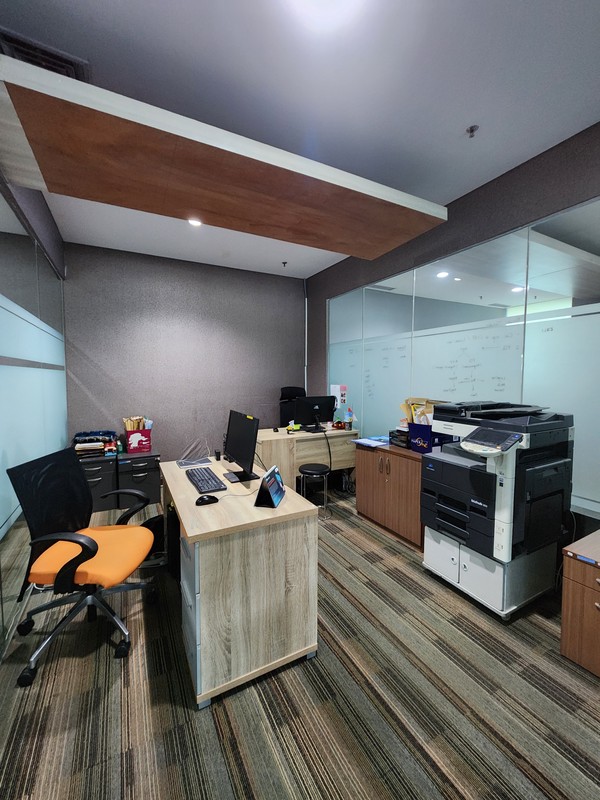 Dijual Cepat! Office Space Fully Furnished di Office 88 @ Kota Kasablanka - Lokasi Strategis, Siap Pakai!