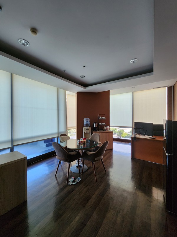 Dijual Cepat! Office Space Fully Furnished di Office 88 @ Kota Kasablanka - Lokasi Strategis, Siap Pakai!