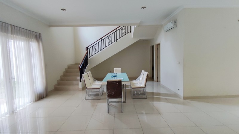 For Rent. Rumah Cantik The Spring Gold Utara, Gading Serpong