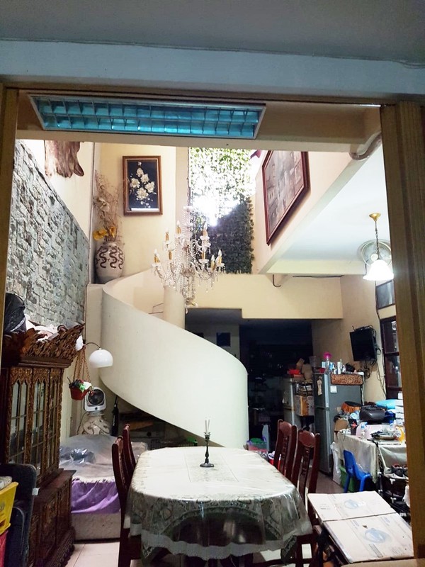 Rumah Lama 2 Lantai di Hang Jebat, Kebayoran Baru Dekat Senayan City dan Plaza Senayan