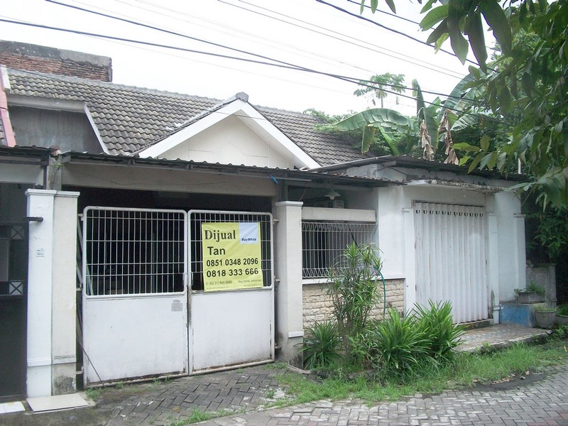Rumah di Deltasari Indah Sidoarjo, Bagus + Terawat - LS -