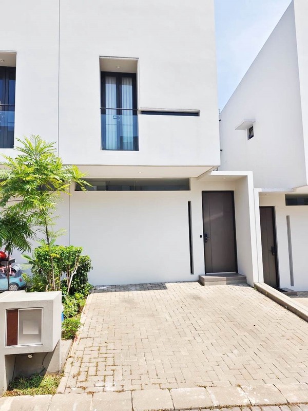 Rumah 3 Lantai Semi Furnished Bebas Banjir di Stellar Passion of Living, Jalan Palapa, Serua, Ciputat