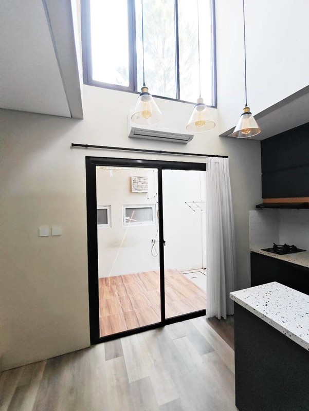 Rumah 3 Lantai Semi Furnished Bebas Banjir di Stellar Passion of Living, Jalan Palapa, Serua, Ciputat
