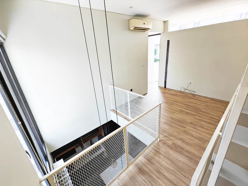 Rumah 3 Lantai Semi Furnished Bebas Banjir di Stellar Passion of Living, Jalan Palapa, Serua, Ciputat