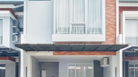 Rumah 3 Lantai Semi Furnished Bebas Banjir di U HOUSE BINTARO JAYA, Sawah Baru, Ciputat