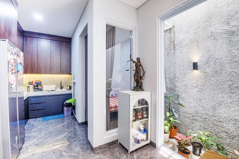 Rumah 3 Lantai Semi Furnished Bebas Banjir di U HOUSE BINTARO JAYA, Sawah Baru, Ciputat