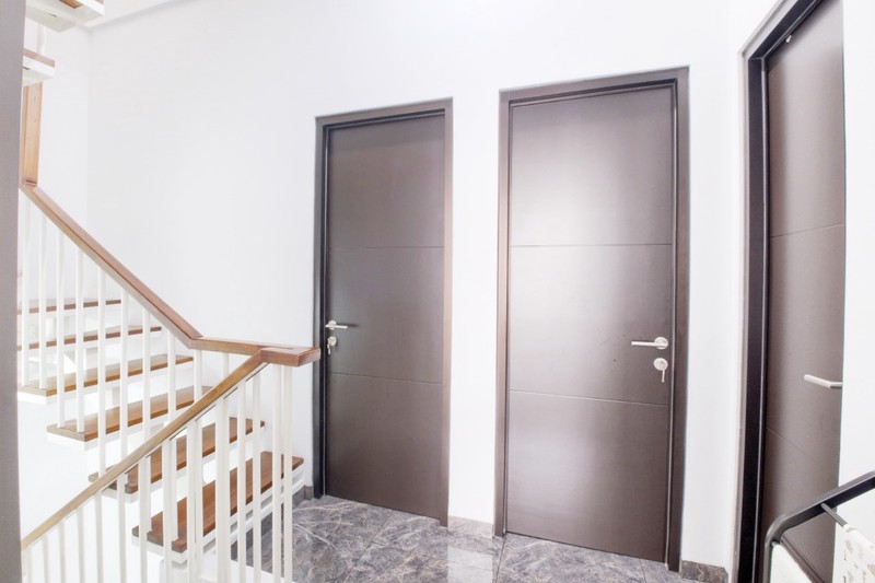 Rumah 3 Lantai Semi Furnished Bebas Banjir di U HOUSE BINTARO JAYA, Sawah Baru, Ciputat