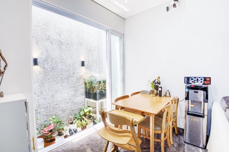 Rumah 3 Lantai Semi Furnished Bebas Banjir di U HOUSE BINTARO JAYA, Sawah Baru, Ciputat