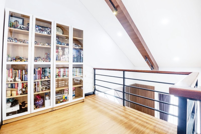 Rumah 3 Lantai Semi Furnished Bebas Banjir di U HOUSE BINTARO JAYA, Sawah Baru, Ciputat