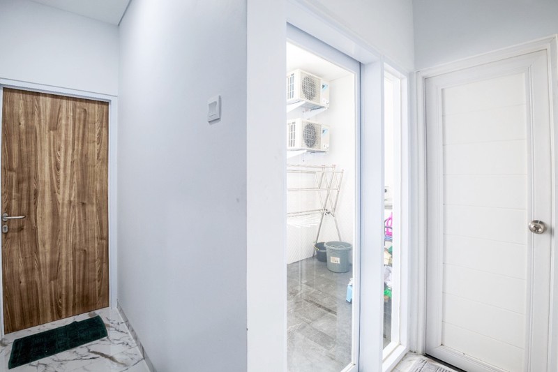 Rumah 3 Lantai Semi Furnished Bebas Banjir di U HOUSE BINTARO JAYA, Sawah Baru, Ciputat