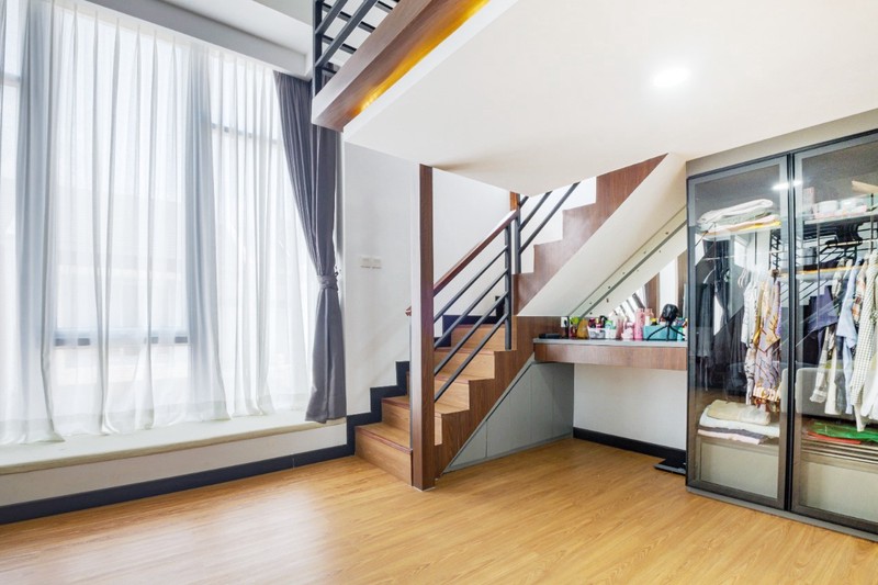 Rumah 3 Lantai Semi Furnished Bebas Banjir di U HOUSE BINTARO JAYA, Sawah Baru, Ciputat