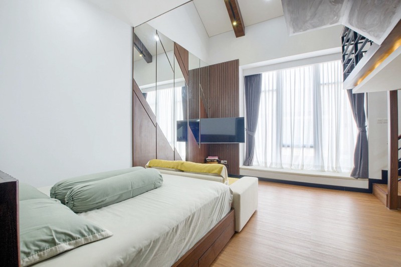 Rumah 3 Lantai Semi Furnished Bebas Banjir di U HOUSE BINTARO JAYA, Sawah Baru, Ciputat