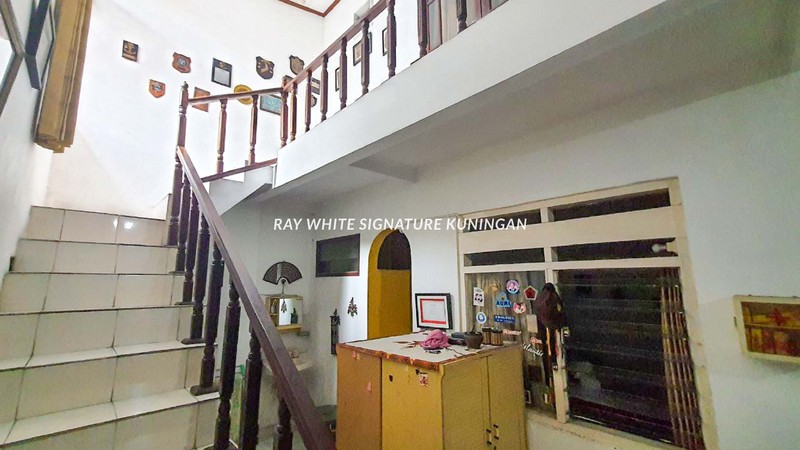 Rumah 1,5 Lantai Strategis di Komplek Curug Indah Jatiwaringin