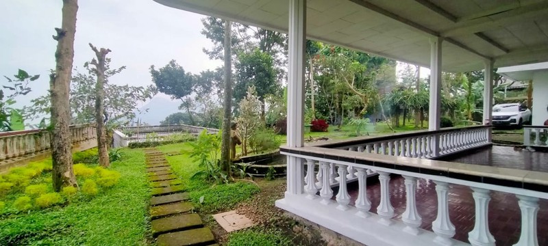 Dijual 2400 m2 Villa Trawas Mojokerto JATIM , Ada Kandang Kuda, kandang Kambing , Rumah Wallet