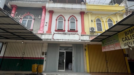 Ruko Villa Melati Mas Vista lokasi strategis pinggir jalan dekat sekolah. 