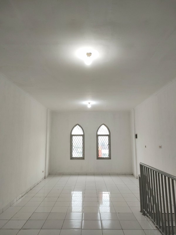 Ruko Villa Melati Mas Vista lokasi strategis pinggir jalan dekat sekolah. 