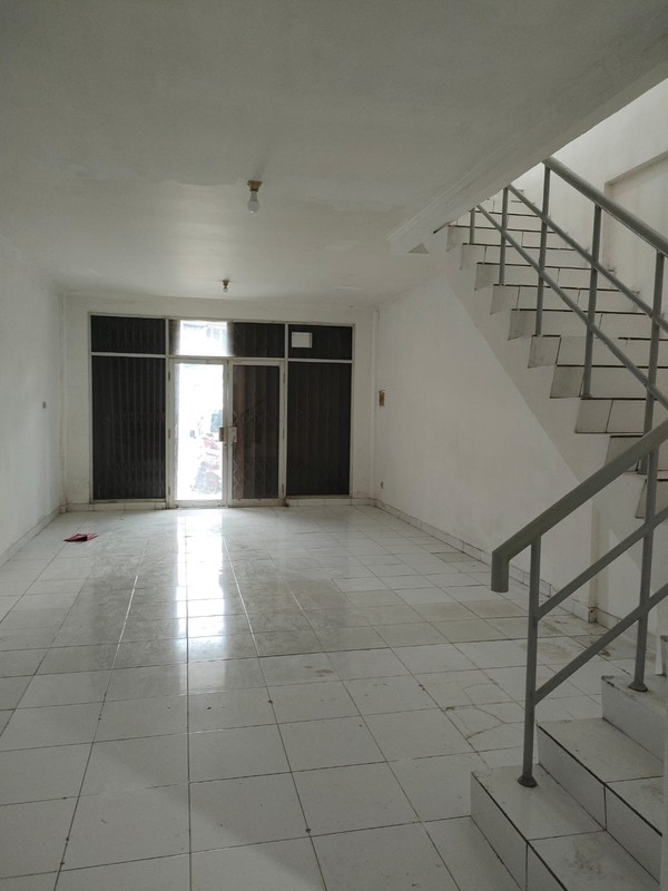 Ruko Villa Melati Mas Vista lokasi strategis pinggir jalan dekat sekolah. 