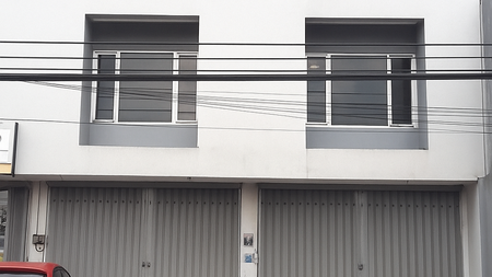 Ruko Trafik Ramai - 2 Unit 3 Lantai di Surabaya Barat