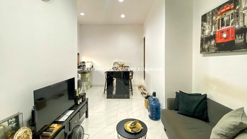 Dijual Rumah Siap Huni 3 Lantai di Tebet Barat