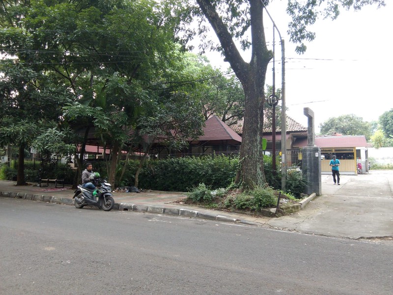 Rumah Besar dengan Halaman Sangat Luas di Sayap Dago