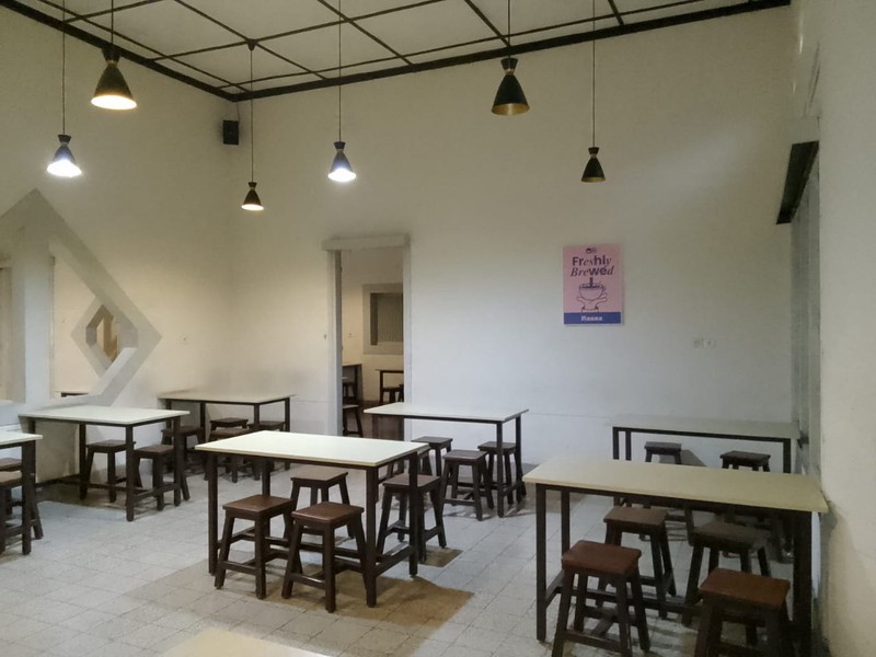 Rumah Besar dengan Halaman Sangat Luas di Sayap Dago