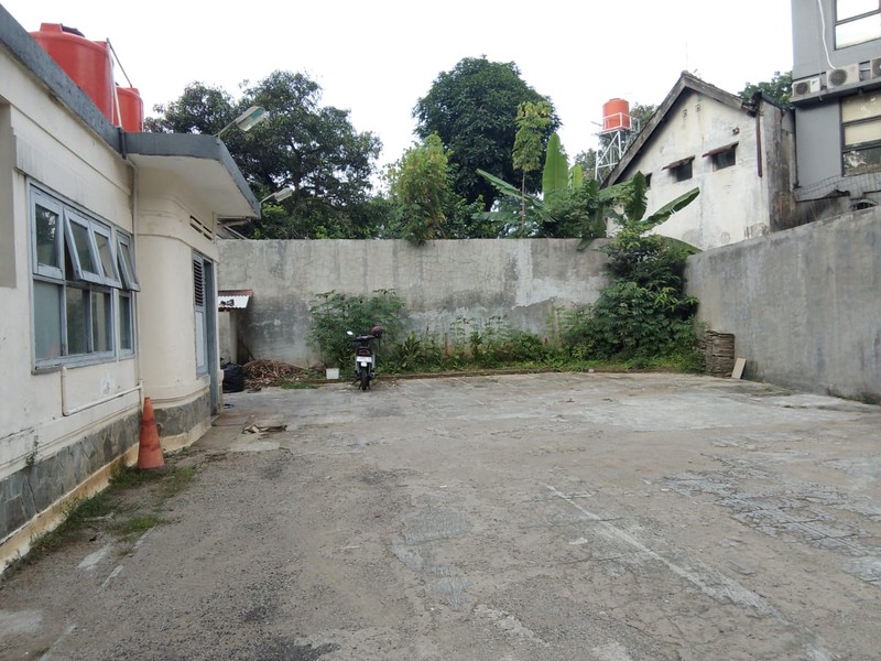 Rumah Besar dengan Halaman Sangat Luas di Sayap Dago