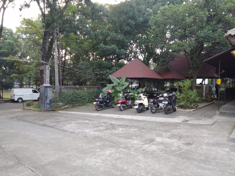 Rumah Besar dengan Halaman Sangat Luas di Sayap Dago