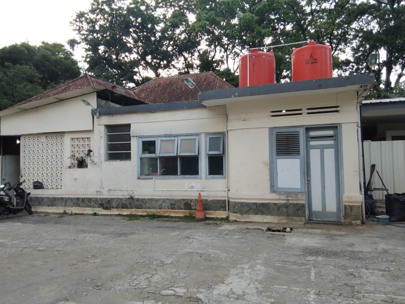 Rumah Besar dengan Halaman Sangat Luas di Sayap Dago