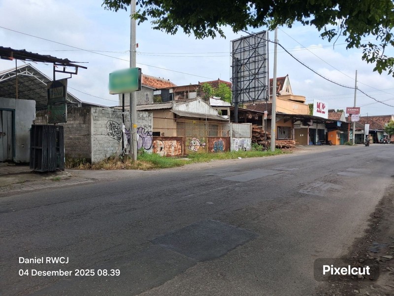 Disewakan  Ruang Usaha Strategis Cocok Untuk Gudang Siap Pakai di Pinggir Jl. Parangtritis KM 8, Bantul