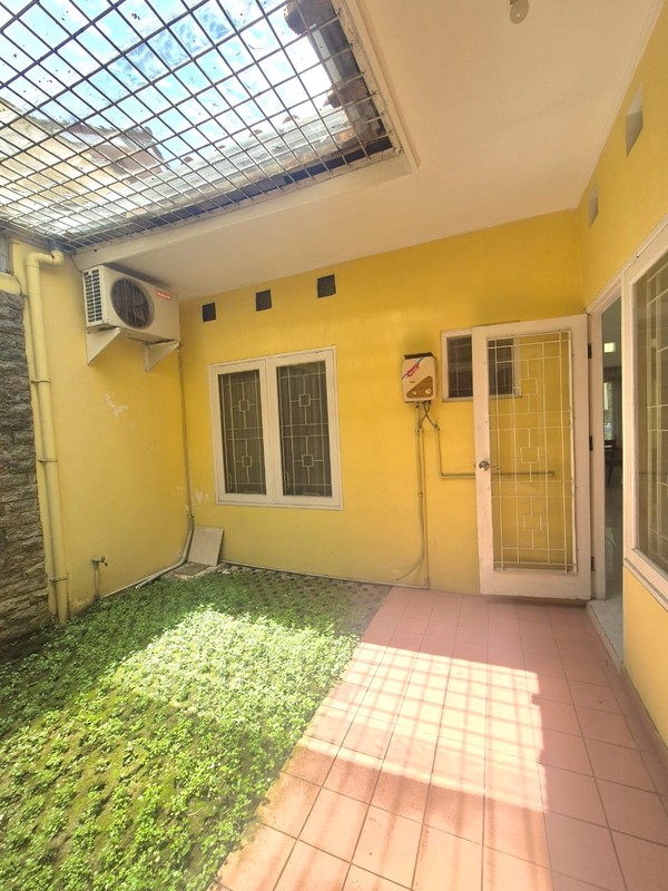 Rumah Siap Huni dengan Hunian Nyaman dan Asri di Bintaro Sektor 9