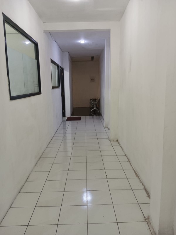 Ruko Minimalis Posisi Pinggir Jalan Raya Besar di Supomo JakSel