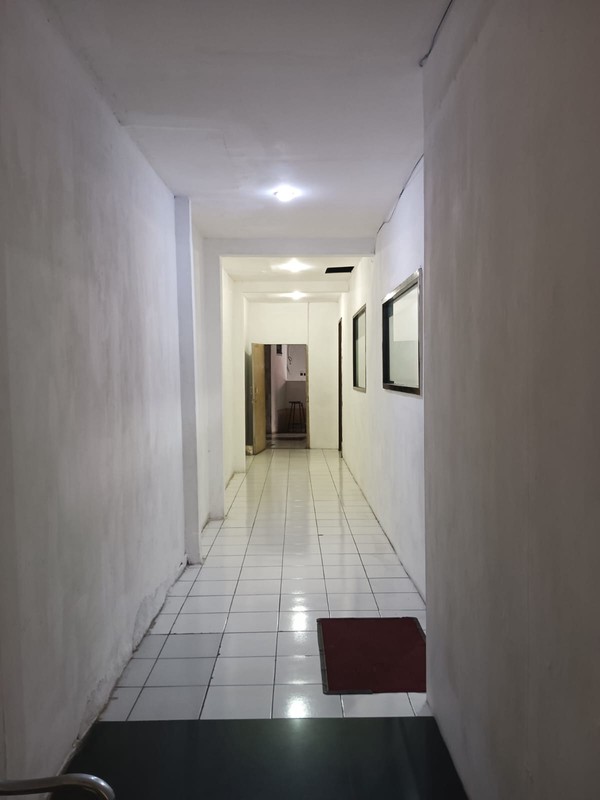 Disewakan Cepat Ruang Kantor Minimalis Lokasi Super Strategis di Supomo JakSel