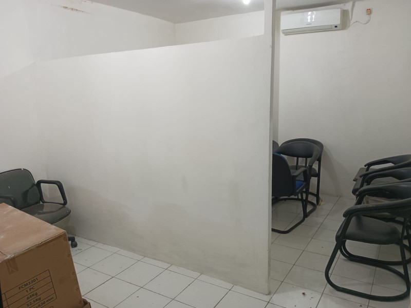 Disewakan Cepat Ruang Kantor Minimalis Lokasi Super Strategis di Supomo JakSel