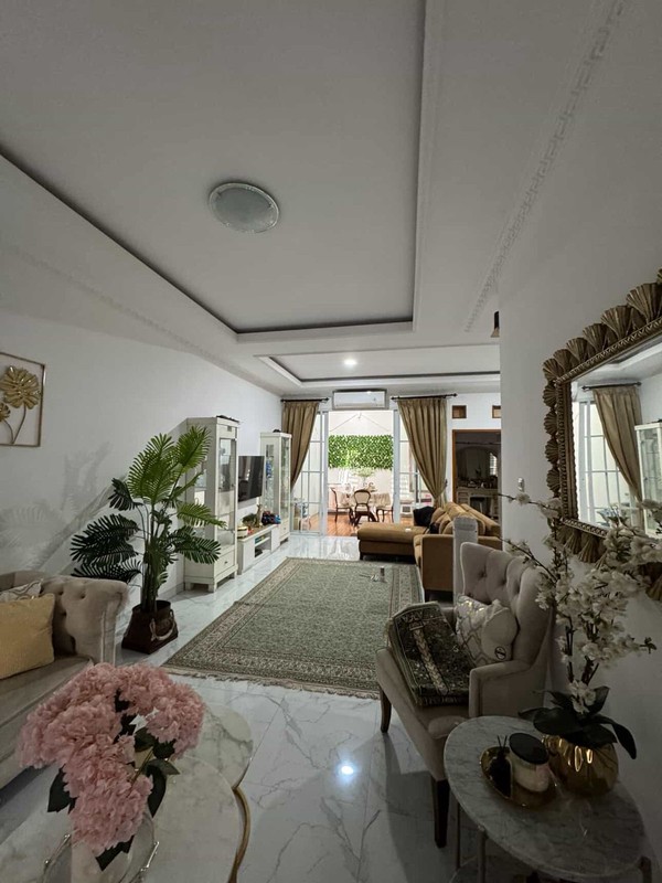 Rumah Terawat Asri 2 Lantai di Balekambang Jakrta Timur 