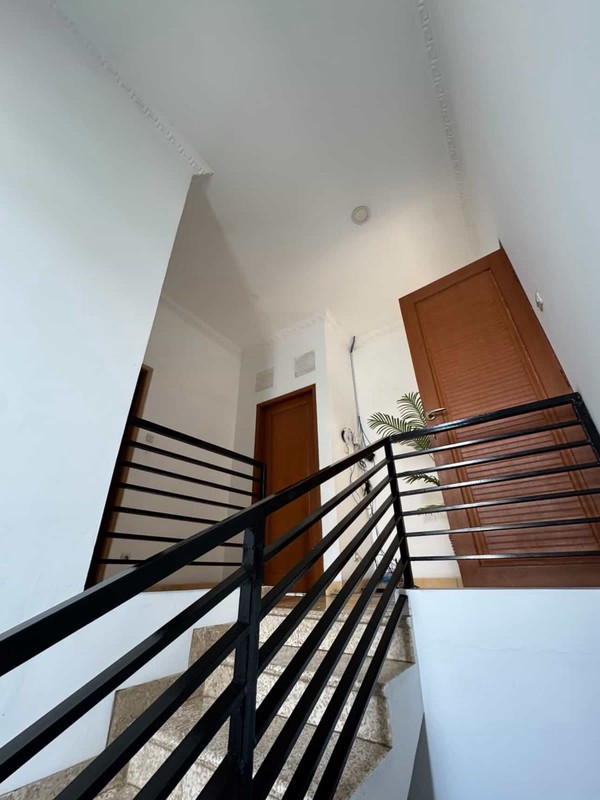 Rumah Terawat Asri 2 Lantai di Balekambang Jakrta Timur 