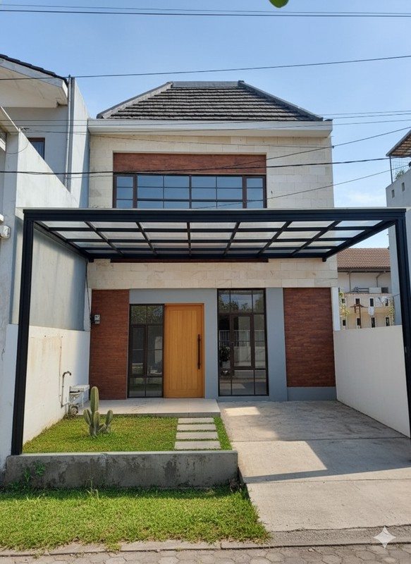 Rumah 2 Lantai Siap Huni Dekat Taman Suroboyo, Surabaya Utara 