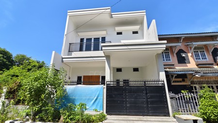 Rumah 2 Lantai Modern Siap Huni di Semolowaru Surabaya Timur - Lokasi Strategis & Bebas Renovasi