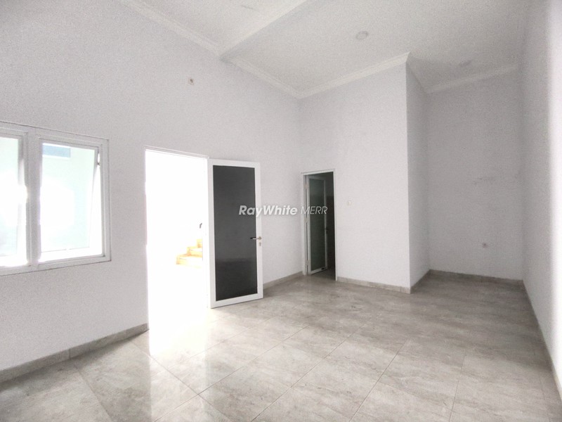 Rumah 2 Lantai Modern Siap Huni di Semolowaru Surabaya Timur - Lokasi Strategis & Bebas Renovasi