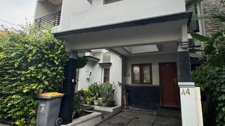 Rumah Terawat Asri 2 Lantai di Balekambang Jakrta Timur 