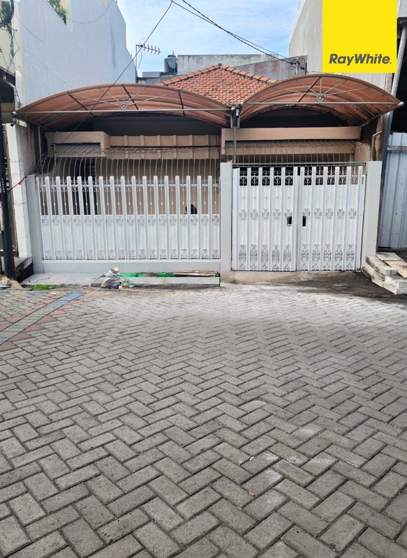 Disewakana Rumah di Jalan Tambak Jati Simokerto Surabaya