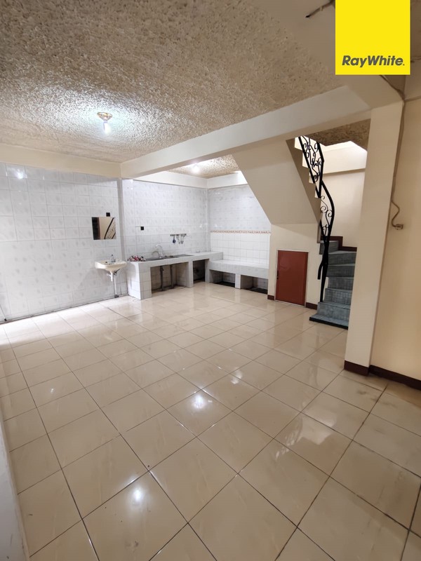 Disewakana Rumah di Jalan Tambak Jati Simokerto Surabaya