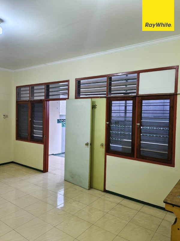 Disewakana Rumah di Jalan Tambak Jati Simokerto Surabaya