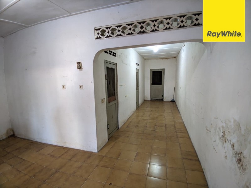 Disewakan Rumah 2 lantai di Jalan Tambak Adi Simokerto Surabaya