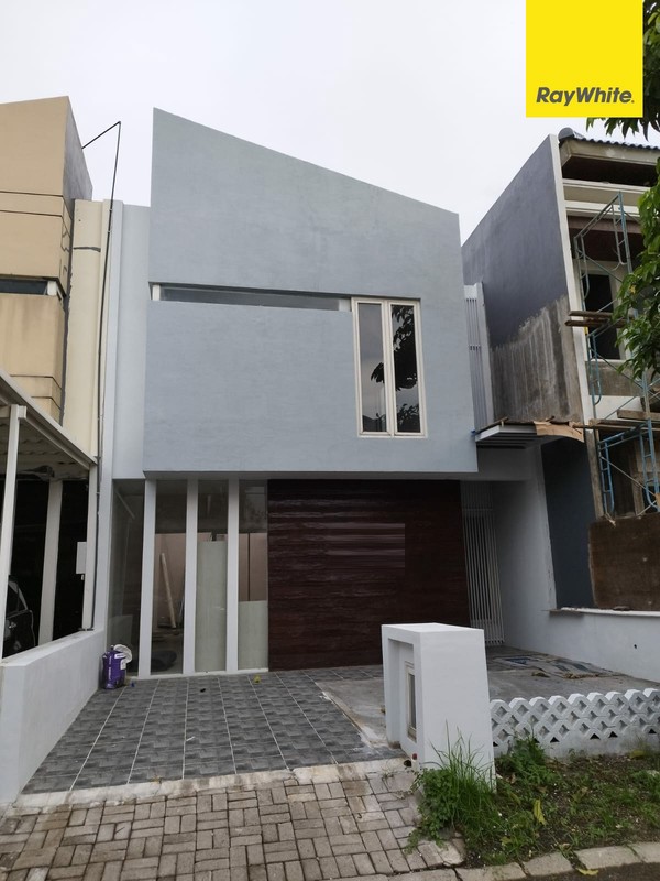 Disewakan Rumah 2 lantai di Graha Famili Verbana Surabaya