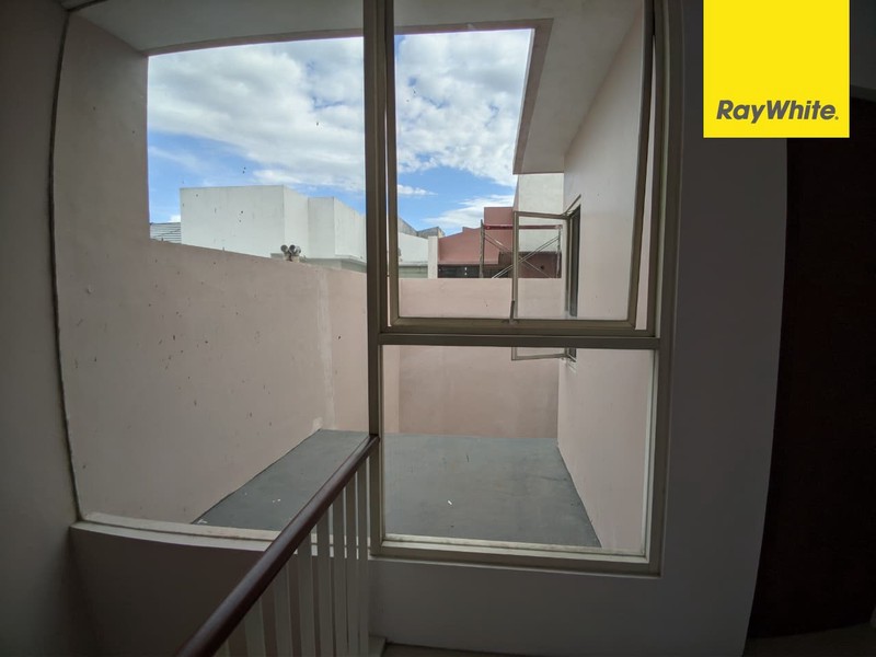 Disewakan Rumah 2 lantai di Graha Famili Verbana Surabaya