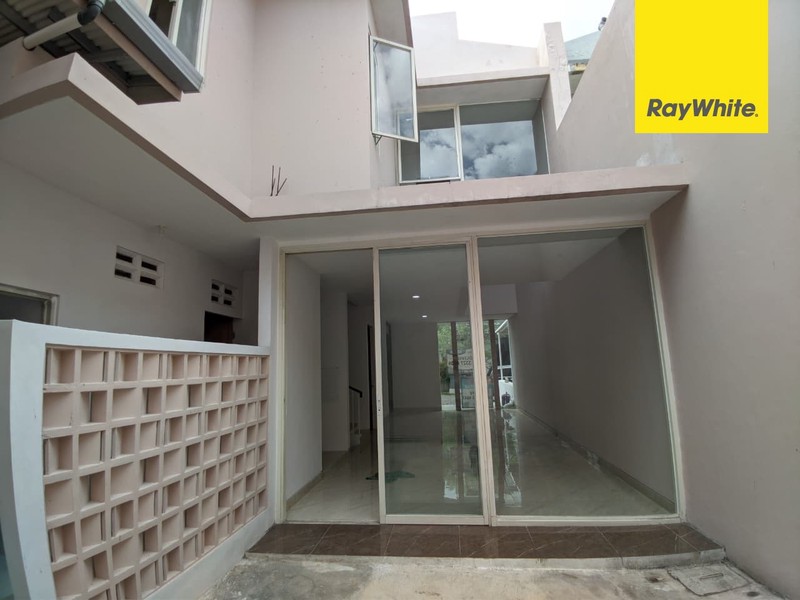 Disewakan Rumah 2 lantai di Graha Famili Verbana Surabaya